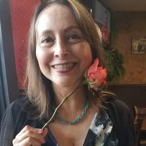 Meet your Posher, Estela